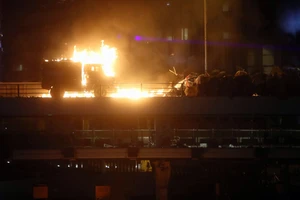 Biểu tình Hong Kong: Cảnh sát nổ súng, dùng ‘vũ khí’ âm thanh