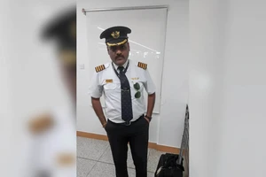 Chưa kịp lên máy bay thì bị bắt vì giả danh phi công