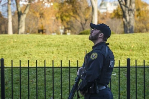 Nhà Trắng, trụ sở Quốc hội Mỹ bị phong tỏa do máy bay lạ