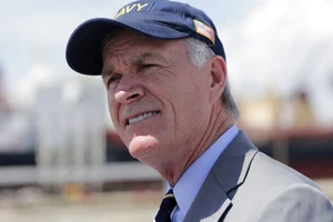 Cựu bộ trưởng Hải quân Mỹ vừa mất chức chính thức lên tiếng