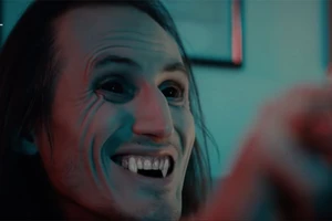 Ma cà rồng bất ngờ 'quảng bá' chiến dịch vaccine của Nga 