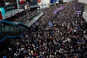  Người dân Hong Kong xuống đường đánh dấu 6 tháng biểu tình