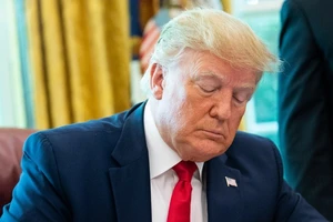 Ông Trump ký ngân sách quốc phòng mới nhắm vào Trung Quốc