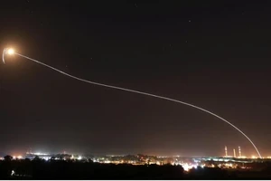 Tên lửa phóng từ Gaza, Thủ tướng Netayahu phải sơ tán