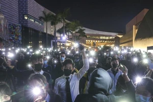 Hong Kong tiếp tục biểu tình lớn đến giao thừa 2020 