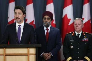 Thủ tướng Canada trả lời họp báo ở Ottawa ngày 9-1 liên quan đến vụ tai nạn máy ở Iran làm 63 công dân Canada thiệt mạng. Ảnh: AFP