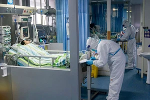 Bệnh nhân nhiễm virus corona được điều trị tại bệnh viện. Ảnh: NEW YORK POST