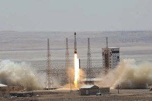 Hình ảnh vụ phóng vệ tinh của Iran năm 2017. Ảnh: AFP