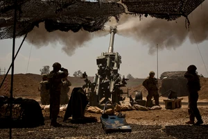 Lực lượng pháo binh Mỹ đồn trú ở Mosul, Iraq. Ảnh: AFP