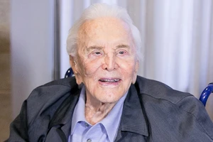 Huyền thoại điện ảnh Kirk Douglas qua đời ngày 5-2 ở tuổi 103. Ảnh: FILMMAGIC