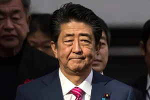 Thủ tướng Nhật Shinzo Abe tuyên bố sẽ vẫn tổ chức Olympic và Paralympic Tokyo 2020 dù có dịch Corona. Ảnh: AP