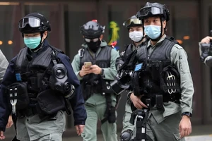 Cảnh sát Hong Kong đang truy tìm hai người trốn khỏi nơi cách ly dành cho người nhập cảnh từ Trung Quốc. Ảnh: SCMP