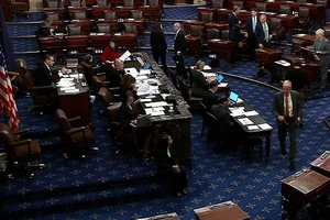 Thượng viện thông qua nghị quyết hạn chế quyền hạn chiến tranh của Tổng thống Donald Trump. Ảnh: AP