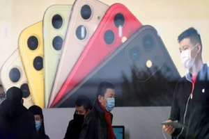 Bên trong một cửa hàng của Apple tại Trung Quốc hồi tháng 1-2020. Ảnh: REUTERS