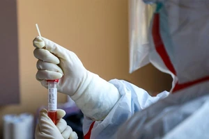 Trung Quốc đã cấp phép bán thương mại loại thuốc đầu tiên dùng trong điều trị cho bệnh nhân nhiễm virus COVID-19. Ảnh: FORBES