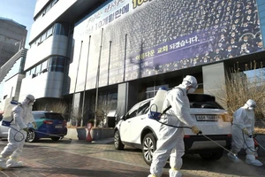 Giáo phái Shincheonji đã đồng ý cung cấp danh sách tín đồ để hợp tác với chính quyền phòng dịch COVID-19. Ảnh: CNN