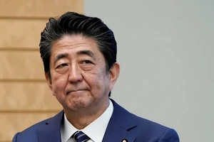 Thủ tướng Nhật Bản Shinzo Abe tuyên bố đóng cửa tất cả trường học trong cả nước từ ngày 2-3 vì lo ngại dịch COVID-19 lây lan. Ảnh: REUTERS
