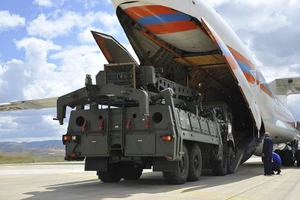 Lô S-400 đầu tiên được chuyển giao cho Thổ Nhĩ Kỳ hồi tháng 7-2019. Ảnh: AP