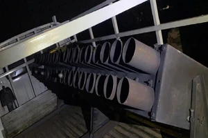 Một chiếc xe tải chở tên lửa Katyusha ở Rashidiya, Iraq. Ảnh: REUTERS