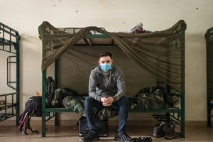 Du khách Anh Gavin Wheeldon trong khu cách ly ở Sơn Tây. Ảnh: SOUTHEAST ASIA GLOBLE