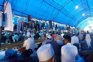 Hình ảnh các tín đồ tham dự một sự kiện của đạo Hồi tại tình Nam Sulawesi, Indonesia hôm 19-3. Ảnh: THE STRAITS TIMES