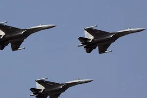 Các máy bay chiến đấu của Trung Quốc sẽ có lớp sơn phủ tàng hình mới. Ảnh: SCMP