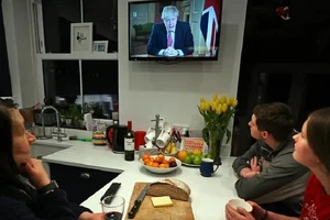 Thủ tướng Anh Boris Johnson ban hành lệnh phong tỏa đất nước trong vòng 3 tuần. Ảnh: AFP