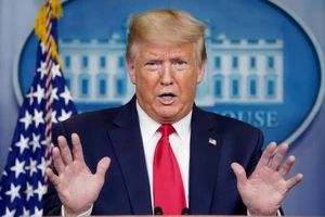 Tổng thống Trump trong cuộc họp báo tại Nhà Trắng ngày 8-4. Ảnh: REUTERS