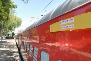 Một toa tàu ở New Dehli, Ấn Độ, đã được chuyển đổi thành bệnh viện dã chiến để điều trị các ca nhiễm COVID-19 nhưng có triệu chứng nhẹ. Ảnh: SCMP