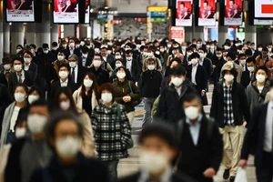 Nhóm chuyên gia thuộc Đại học Harvard dự báo COVID-19 có thể tái bùng phát vào năm 2024. Ảnh: AFP