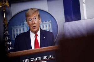 Trong buổi họp báo ngày 19-4, Tổng thống Mỹ Donald Trump sẽ dùng số tiền mà Mỹ không tài trợ cho WHO vào việc khác hiệu quả hơn. Ảnh: AP