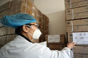 Bất chấp sự phàn nàn về chất lượng từ các nước châu Âu, "ngoại giao COVID-19" của Trung Quốc đang thắng thế ở châu Á. Ảnh: TÂN HOA XÃ