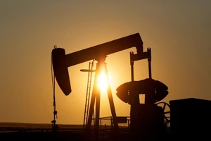 Lần đầu tiên trong lịch sử giá dầu WTI sụt giảm xuống mức âm. Ảnh minh hoạ: AFP