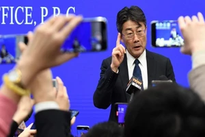 Giám đốc Trung tâm kiểm soát dịch bệnh Trung Quốc George Gao Fu trả lời trong cuộc họp báo ngày 20-4. Ảnh: AGENCE FRANCE PRESSE 