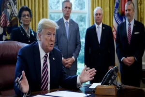 Tổng thống Mỹ Donald Trump nói về gói giải cứu trị giá 484 tỉ USD là một điều tuyệt với đối với người lao động và các bệnh viện Mỹ. Ảnh: GETTY IMAGES