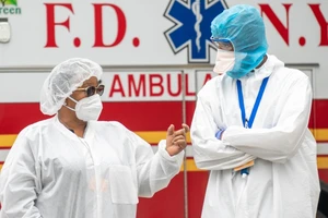 Nhân viên y tế tại một bệnh viện ở bang New York, Mỹ (Ảnh chụp ngày 26-4). Ảnh: CNN