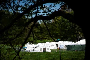 Bệnh viện dã chiến Samaritan trong một công viên tại NewYork. Ảnh: REUTERS