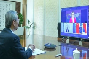 Đại sứ Trung Quốc tại EU tham dự hội nghị trực tuyến về đại dịch COVID-19 hôm 4-5. Ảnh: SCMP