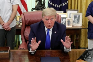 Tổng thống Mỹ Donald Trump muốn có quyền đơn phương ra lệnh hành động quân sự với Iran. Ảnh: REUTERS