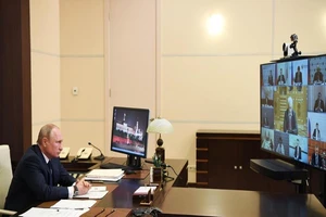 Tổng thống Nga Vladimir Putin trong cuộc họp trực tuyến nội các ngày 11-5. Ảnh: AFP
