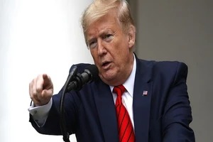 Tổng thống Mỹ Donald Trump đột ngột kết thúc cuộc họp báo về COVID-19 hôm 11-5. Ảnh: AP