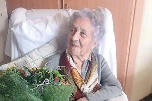 Cụ bà Maria Branyas - 113 tuổi, là người cao tuổi nhất còn sống ở Tây Ban Nha - đã khỏi COVID-19. Ảnh: DAILY MAIL
