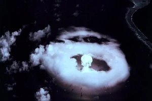 Hình ảnh vụ thử bom nguyên tử của Mỹ tại Quần đảo Marshall, ngày 1-7-1946. Ảnh: BỘ NĂNG LƯỢNG MỸ