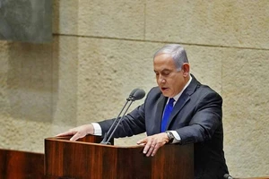 Theo thỏa thuận liên minh Chính phủ Israel, ông Benjamin Netanyahu sẽ giữ vai trò thủ tướng trong 18 tháng tới và sẽ nhường ghế lại cho "đối thủ cũ" Benny Gantz. Ảnh: AFP