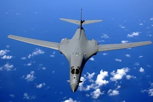 Máy bay ném bom chiến lược Mỹ B-1B Lancer ở biển Đông hồi tháng 12-2019. Ảnh: REUTERS