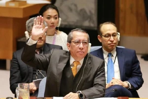 Đại sứ Dian Triansyah Djani (trước) - Trưởng Phái đoàn thường trực của Indonesia tại Liên Hợp Quốc. Ảnh: PHÁI ĐOÀN INDONESIA TẠI LHQ