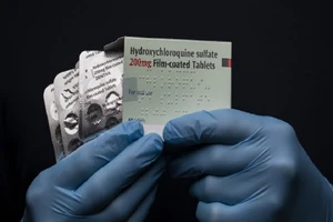 Thuốc sốt rét hydroxychloroquine được dùng trong các thử nghiệm lâm sàng để điều trị COVID-19. Ảnh: AP