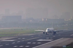 Một chiếc máy bay của hãng China Eastern Airlines được nhìn thấy tại sân bay quốc tế Hồng Kiều ở Thượng Hải, Trung Quốc ngày 4-6-2020.