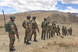 Binh sĩ Ấn Độ hiện diện ở vùng Ladakh đang tranh chấp với Trung Quốc (Ảnh chụp ngày 12-5). Ảnh: THE HINDU