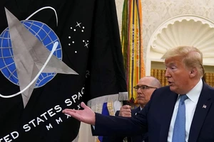 Tổng thống Mỹ Donald Trump thăm Lực lượng Không gian thuộc Quân đội Mỹ hồi tháng 5. Ảnh: REUTERS